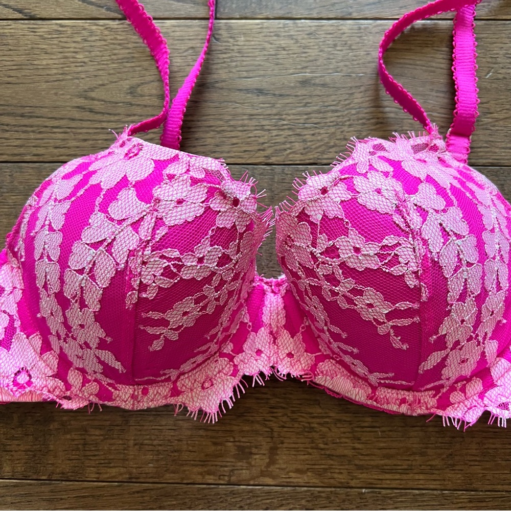 Victoria's Secret Bra - Picture 3 of 9